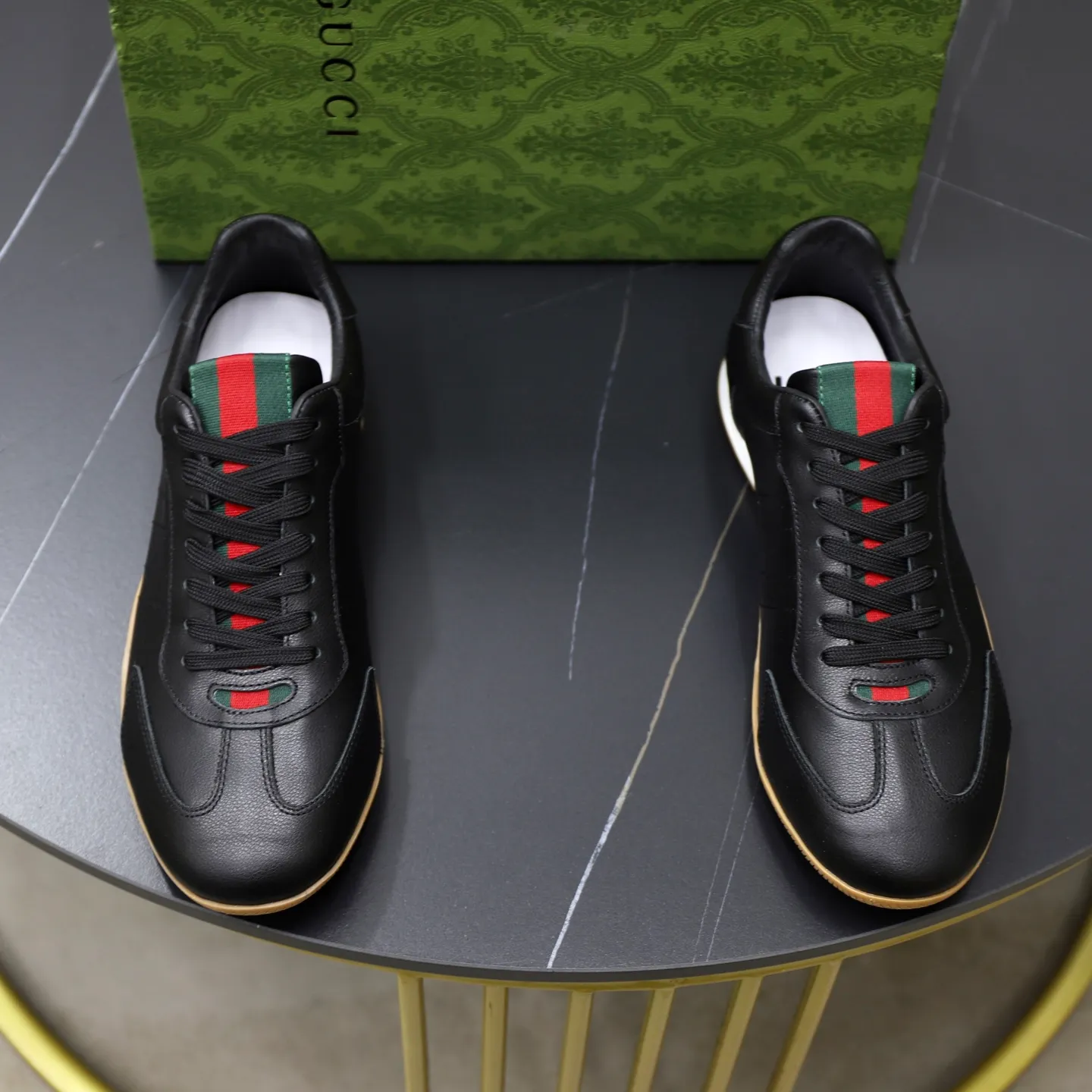 Ex-factory price: 462💰🙅‍♂️🙅‍♂️🙅‍♂️ Brand: Gucci GUCCi Standard code: 38-44 (45 customized) Grade: Same as the official website Material: Original cowhide surface Comfortable and breathable pigskin lining Lightweight and wear-resistant sports outsole Style category: Men's fashionable casual shoes Running sneakers Distinguished luxury brand elements Top luxury Color: actual picture color